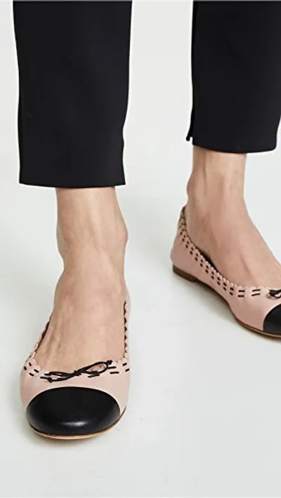 TORY BURCH SCALLOP ELASTIC BALLET FLATS IN GOAN SAND