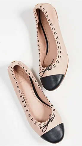 TORY BURCH SCALLOP ELASTIC BALLET FLATS IN GOAN SAND